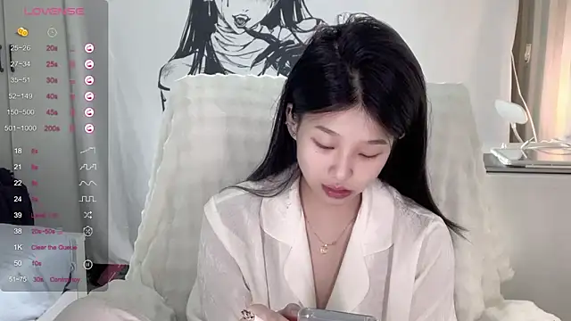 QiQi-779 online show from October 24, 2025, 2:24 pm