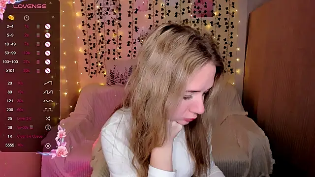 Evaa Braunn online show from November 25, 2025, 2:11 am