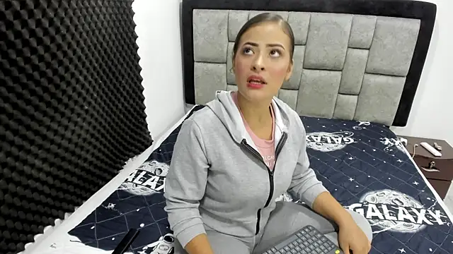 Snapshot of gabi-grey chatting on October 26, 2025, 9:53 pm gabi-grey online show from October 26, 2025, 9:53 pm
