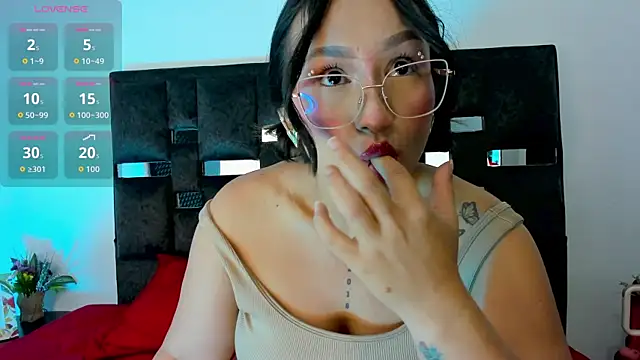 SussySunny  online show from November 11, 2025, 11:10 am