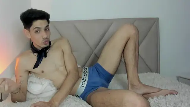 Snapshot of fabrizzio_Monti chatting on October 16, 2025, 9:54 am fabrizzio Monti online show from October 16, 2025, 9:54 am