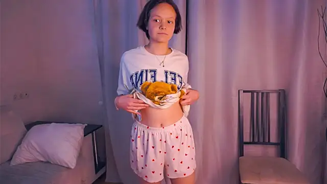 VeliaRogoff online show from October 25, 2025, 12:02 pm