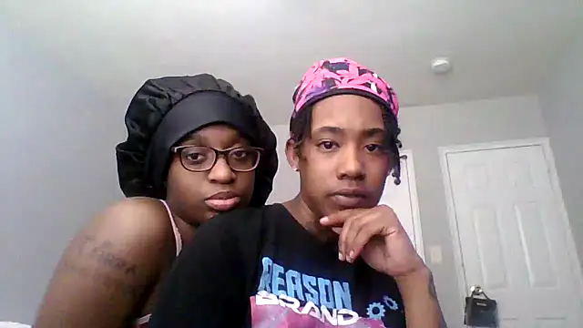 Snapshot of dezzidavill chatting on February 9, 2026, 3:16 pm dezzidavill online show from February 9, 2026, 3:16 pm