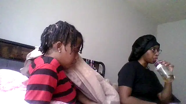 Snapshot of dezzidavill chatting on February 17, 2026, 2:35 pm dezzidavill online show from February 17, 2026, 2:35 pm