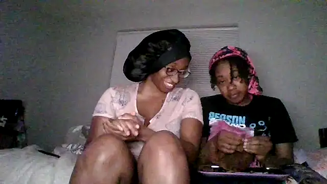 Snapshot of dezzidavill chatting on February 21, 2026, 3:07 am dezzidavill online show from February 21, 2026, 3:07 am