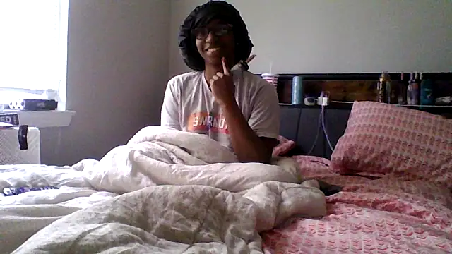 Snapshot of dezzidavill chatting on February 21, 2026, 3:13 pm dezzidavill online show from February 21, 2026, 3:13 pm