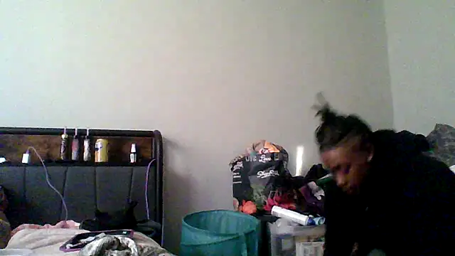 Snapshot of dezzidavill chatting on February 28, 2026, 12:17 pm dezzidavill online show from February 28, 2026, 12:17 pm