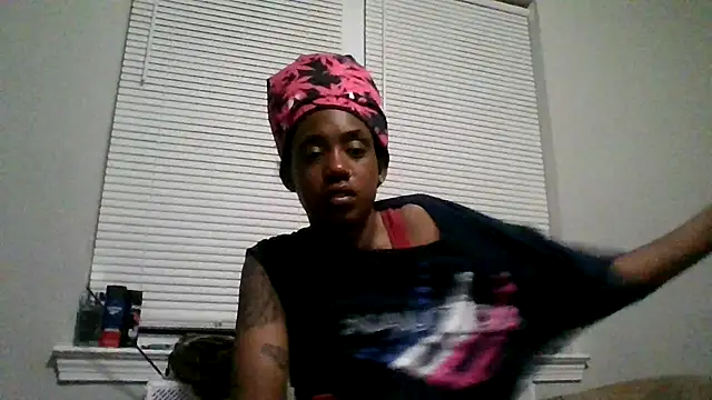 Snapshot of dezzidavill chatting on April 18, 2026, 2:04 am dezzidavill online show from April 18, 2026, 2:04 am