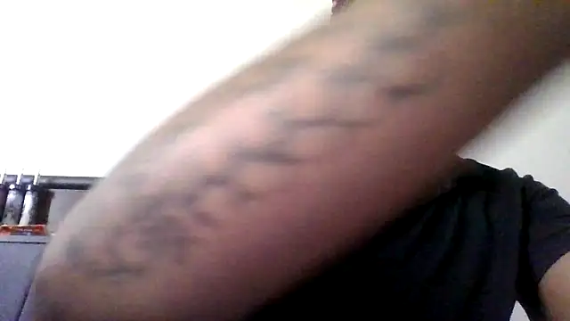 Snapshot of dezzidavill chatting on April 18, 2026, 2:43 pm dezzidavill online show from April 18, 2026, 2:43 pm