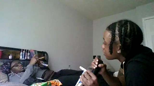 Snapshot of dezzidavill chatting on April 28, 2026, 2:00 pm dezzidavill online show from April 28, 2026, 2:00 pm