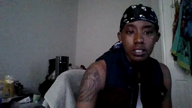 Snapshot of dezzidavill chatting on May 14, 2026, 10:49 pm dezzidavill online show from May 14, 2026, 10:49 pm