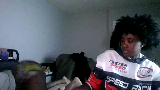 Snapshot of dezzidavill chatting on May 23, 2026, 11:53 pm dezzidavill online show from May 23, 2026, 11:53 pm