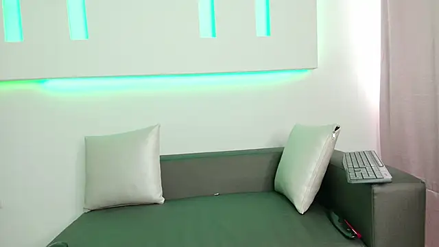 Snapshot of AlinaVega chatting on November 6, 2025, 3:57 pm AlinaVega online show from November 6, 2025, 3:57 pm