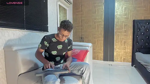 Yeps pluss online show from October 19, 2025, 8:31 pm