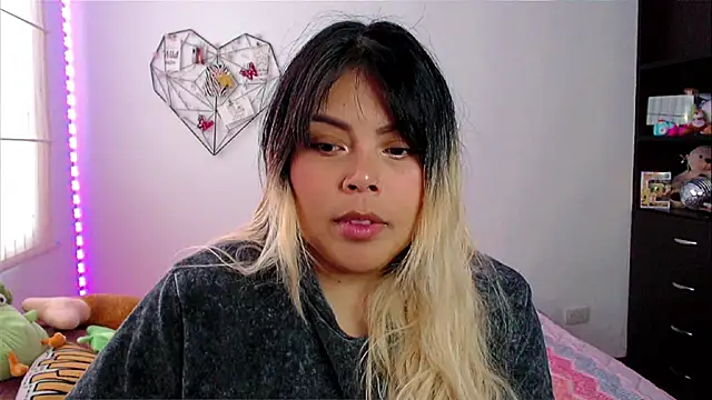 EllieMoonX online show from April 1, 2026, 10:07 pm