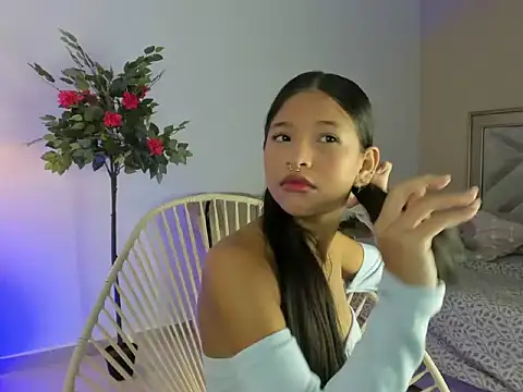 Snapshot of christine__khant chatting on October 16, 2025, 3:40 am christine khant online show from October 16, 2025, 3:40 am