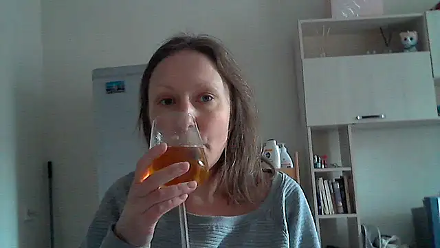 Snapshot of Tavriona chatting on February 19, 2026, 11:17 am Tavriona online show from February 19, 2026, 11:17 am