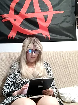 Amelialove42 online show from January 7, 2026, 6:32 pm