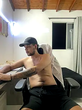 Clarentzz baileys online show from October 16, 2025, 1:06 am