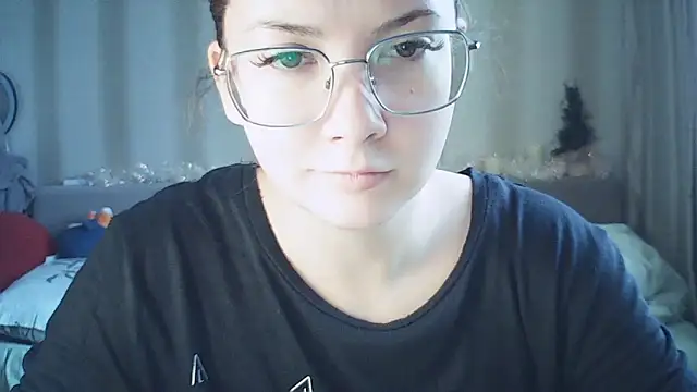 Snapshot of MoodieMira chatting on February 9, 2026, 1:15 pm MoodieMira online show from February 9, 2026, 1:15 pm