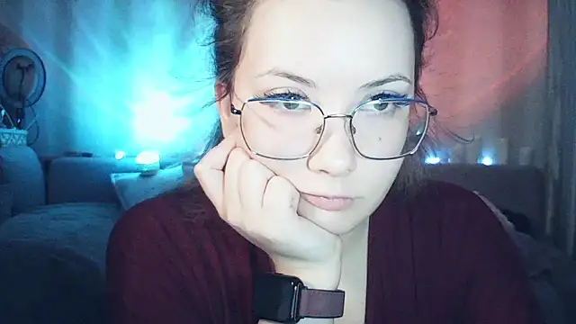 Snapshot of MoodieMira chatting on February 28, 2026, 7:48 pm MoodieMira online show from February 28, 2026, 7:48 pm