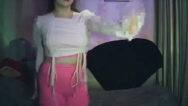 MoodieMira online show from April 15, 2026, 5:31 pm