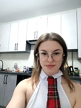 emelija online show from November 11, 2025, 8:20 pm