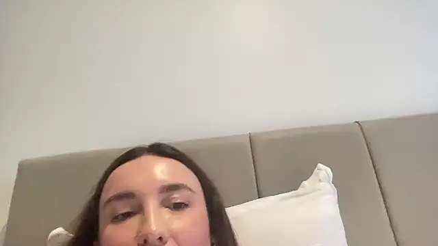 Snapshot of CArivora chatting on February 18, 2026, 1:40 pm CArivora online show from February 18, 2026, 1:40 pm