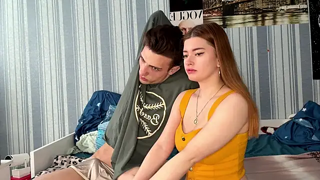 EmiliaCouple online show from March 19, 2026, 5:44 am