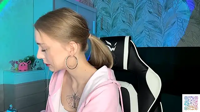 EvaPeace online show from November 21, 2025, 5:11 pm