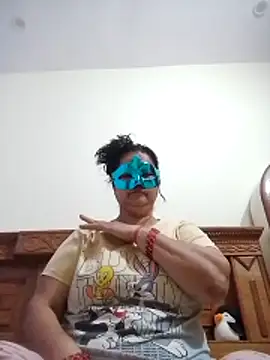 Honey-26 online show from April 17, 2026, 9:23 am