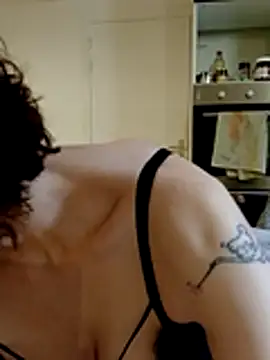 Snapshot of labellerose chatting on February 24, 2026, 6:06 pm labellerose online show from February 24, 2026, 6:06 pm