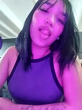 Snapshot of Valen_russo chatting on October 16, 2025, 3:24 pm Valen russo online show from October 16, 2025, 3:24 pm