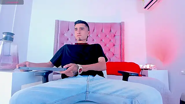 Snapshot of Ethan_Boy_ chatting on October 29, 2025, 7:26 pm Ethan Boy online show from October 29, 2025, 7:26 pm