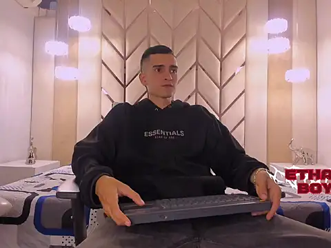 Snapshot of Ethan_Boy_ chatting on February 4, 2026, 8:14 pm Ethan Boy online show from February 4, 2026, 8:14 pm