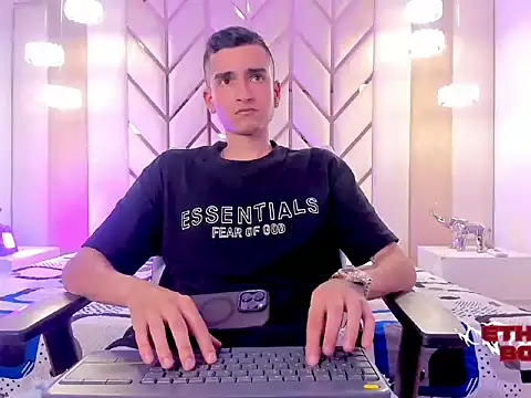 Snapshot of Ethan_Boy_ chatting on February 7, 2026, 7:50 pm Ethan Boy online show from February 7, 2026, 7:50 pm