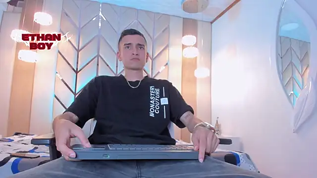 Snapshot of Ethan_Boy_ chatting on February 16, 2026, 8:27 pm Ethan Boy online show from February 16, 2026, 8:27 pm