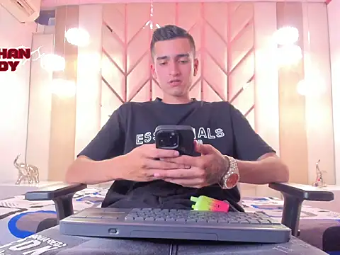 Snapshot of Ethan_Boy_ chatting on February 21, 2026, 8:32 pm Ethan Boy online show from February 21, 2026, 8:32 pm