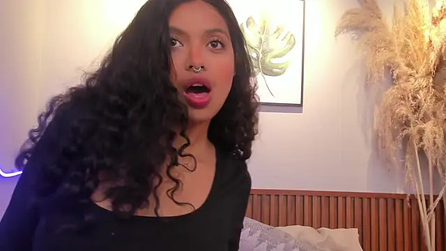 Snapshot of MIAHIVANOV chatting on November 4, 2025, 2:38 pm MIAHIVANOV online show from November 4, 2025, 2:38 pm