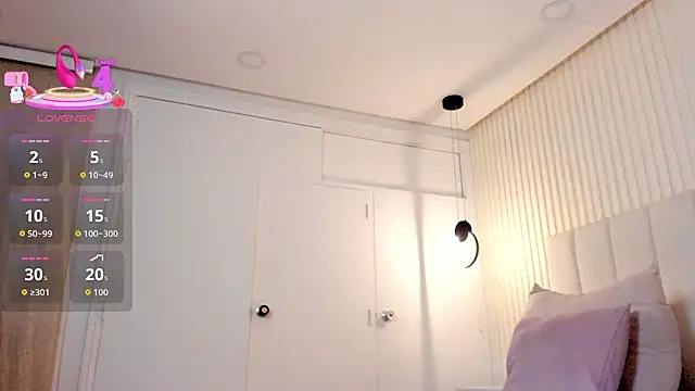 amira sanz online show from December 4, 2025, 1:48 am