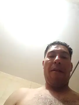 Ezeaxl online show from December 4, 2025, 1:04 am