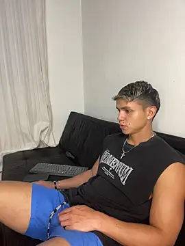 mirallesandbig online show from December 13, 2025, 11:10 pm