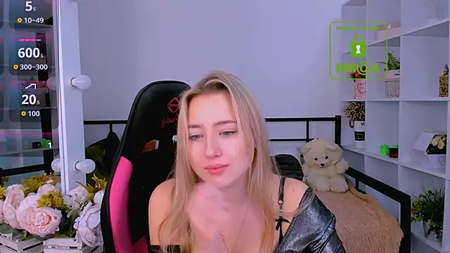 Snapshot of Lulu___Moon chatting on November 16, 2025, 6:41 am Lulu Moon online show from November 16, 2025, 6:41 am