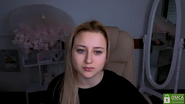 Snapshot of Lulu___Moon chatting on February 4, 2026, 9:42 pm Lulu Moon online show from February 4, 2026, 9:42 pm