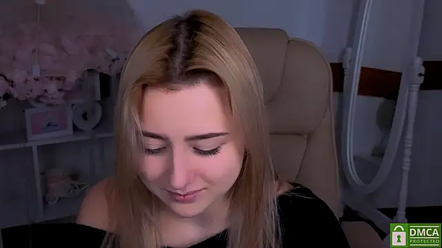 Snapshot of Lulu___Moon chatting on February 8, 2026, 9:29 pm Lulu Moon online show from February 8, 2026, 9:29 pm