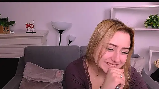 Snapshot of Lulu___Moon chatting on February 26, 2026, 9:47 pm Lulu Moon online show from February 26, 2026, 9:47 pm