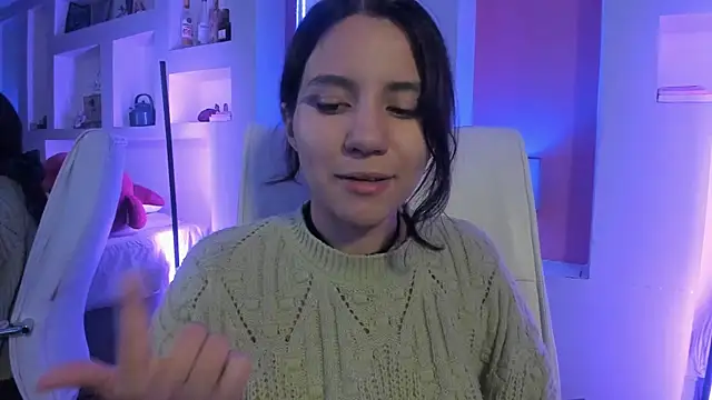 HollyPeach online show from March 26, 2026, 7:41 pm