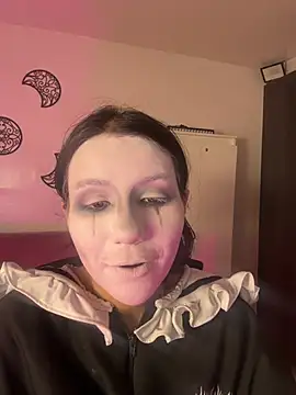 Snapshot of HollyPeach chatting on June 25, 2026, 7:40 pm HollyPeach online show from June 25, 2026, 7:40 pm