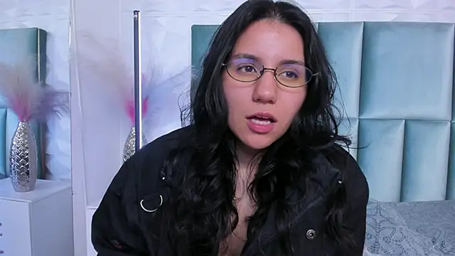 Snapshot of HollyPeach chatting on June 29, 2026, 10:15 am HollyPeach online show from June 29, 2026, 10:15 am