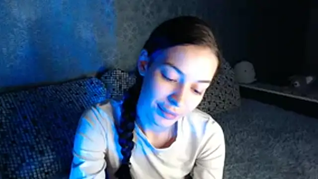 Daphne Darkthorn online show from November 14, 2025, 2:27 pm